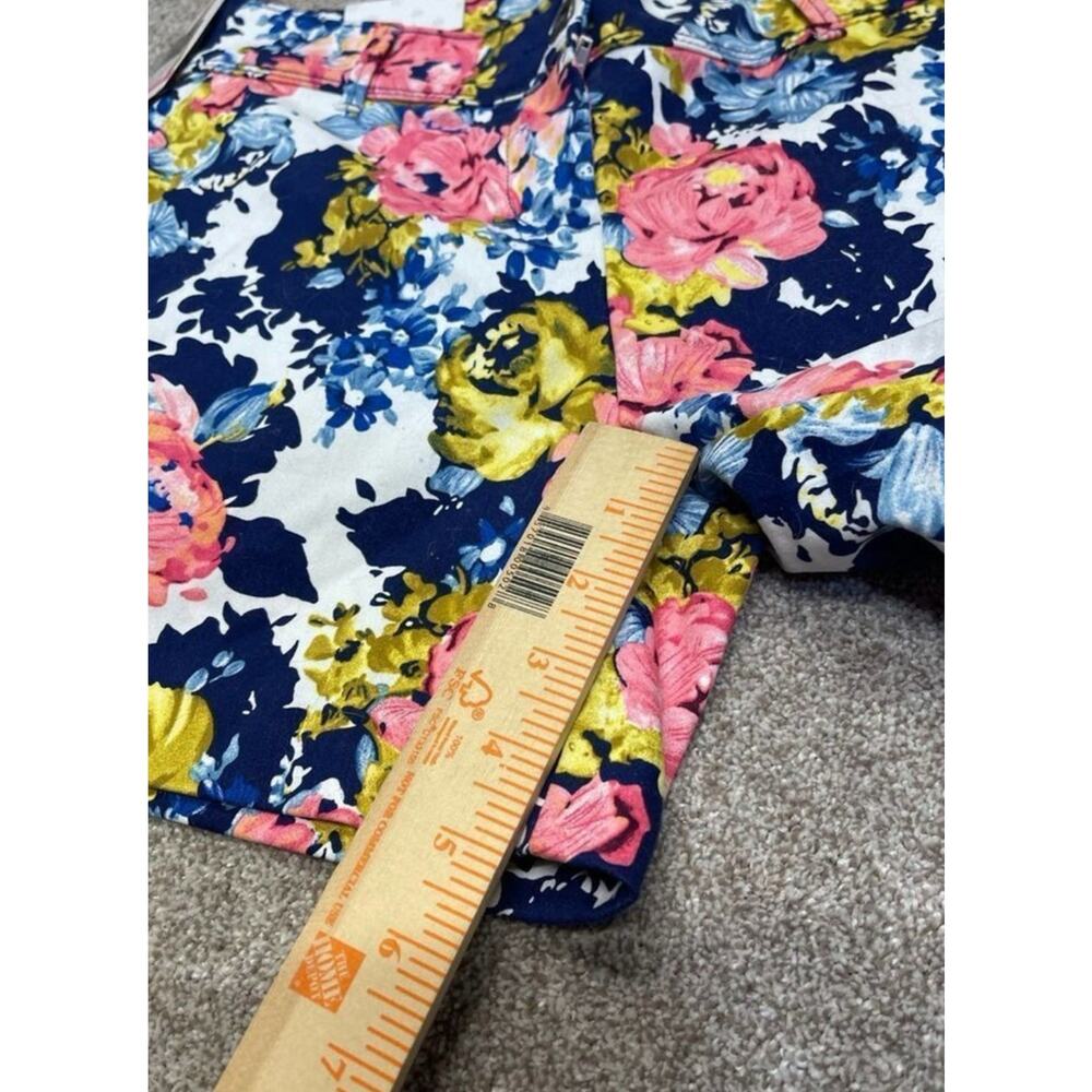 NWT Summer Coastal Floral Isaac Mizrahi Five-Pocket Shorts Sz 4 Navy Multicolor - Picture 9 of 13